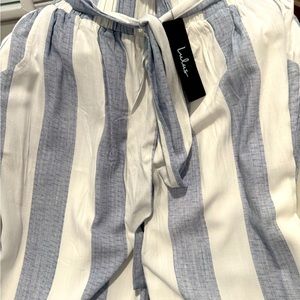 Perfect spring/summer pants. Tags still on never worn.